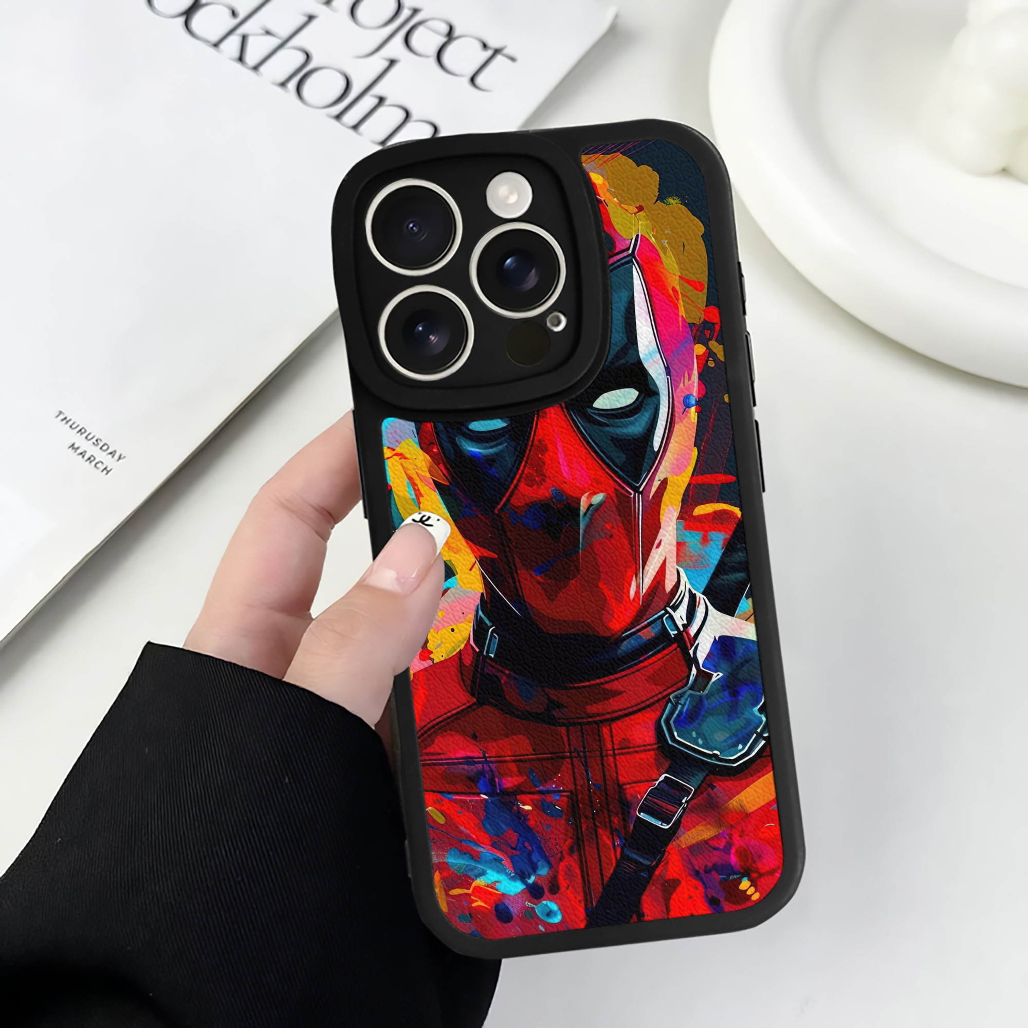 （画像用） Deadpool デッドプール 【iPhone 16シリーズ対応】シリコンスマホケース（レザー調） 材質：シリコン